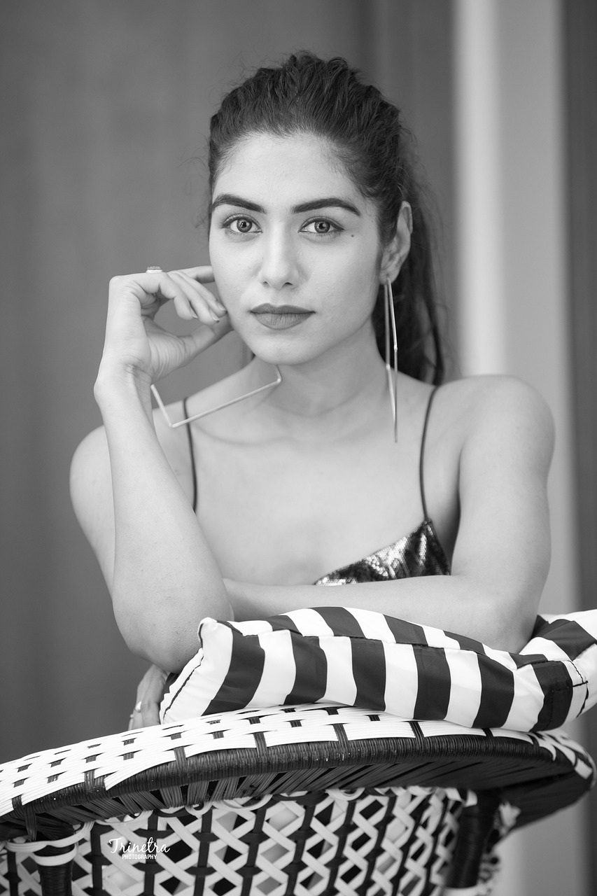 gb043623b0cfc57c44faa6db1b955c2186ec2578f3d36bc78216323cb2aaed3402b86dea8776ed81d9bff762a839c65bccf953afe7cbe748ebc544c0527d0b71b_1280-6974905 indian woman, female portrait, portrait, model